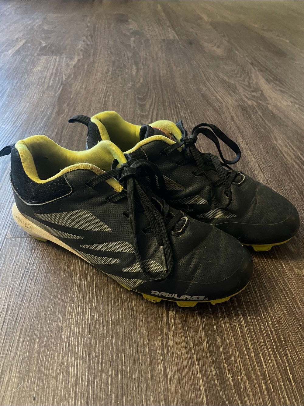 Rawlings Black and Yellow Athletic Baseball Cleats